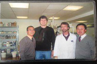 2005年，創(chuàng)始人宋文超先生和戴榮明先生出訪德國，引進(jìn)離品質(zhì)酸銅光亮劑，促進(jìn)了公司產(chǎn)品與國際接軌和品質(zhì)提升。